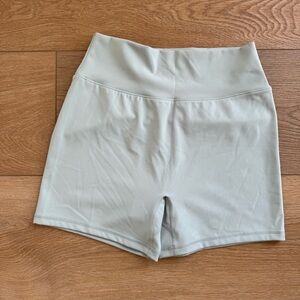 NWT P’tula 4” Taylor shorts